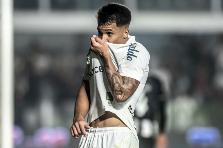 Marcos Leonardo diz não ter pressa para ser vendido pelo Santos: “Quero virar ídolo aqui”