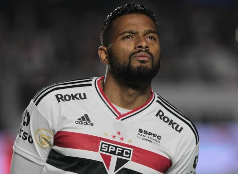 De saída do São Paulo, Reinaldo desperta o interesse do Atlético-MG
