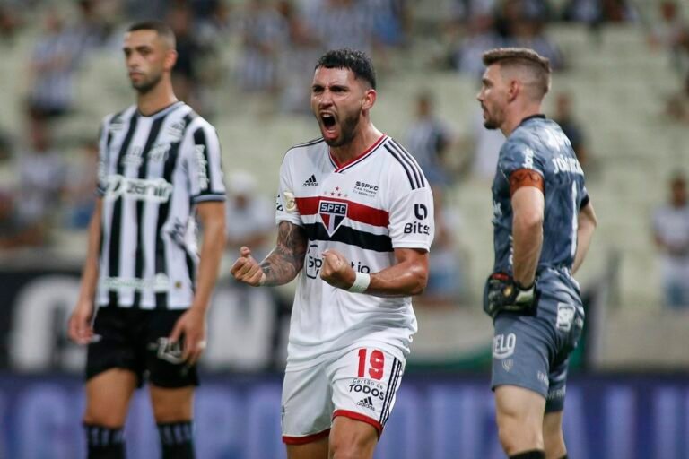 Ex-São Paulo, Nahuel Bustos negocia retorno ao futebol argentino