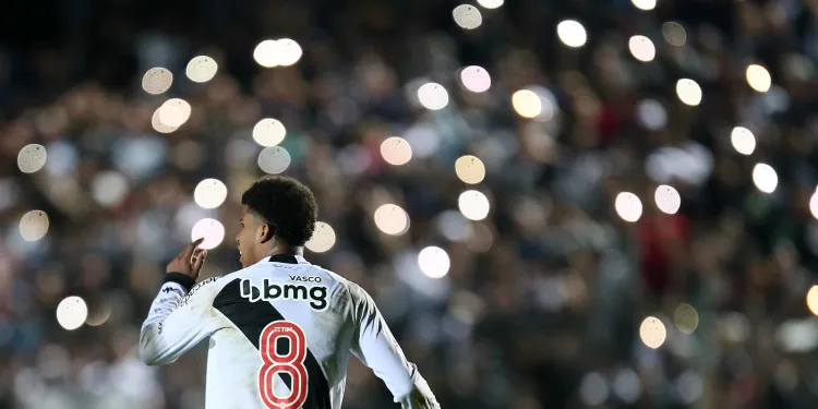 Andrey Santos fica no Vasco para 2023, afirma jornalista