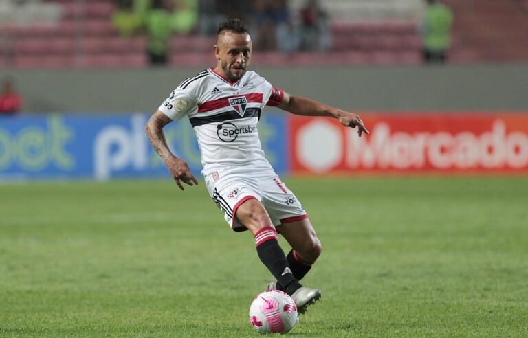 São Paulo demonstra interesse em renovar com Rafinha