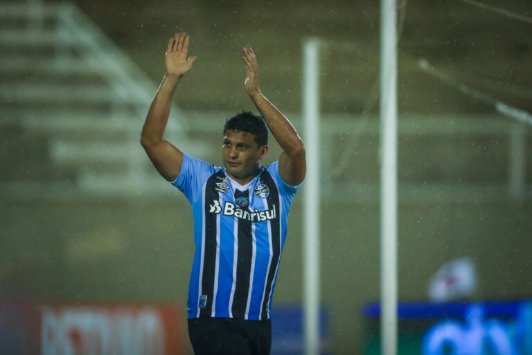 Elkeson se despede do Grêmio: “Sentimento enorme de gratidão e dever cumprido”