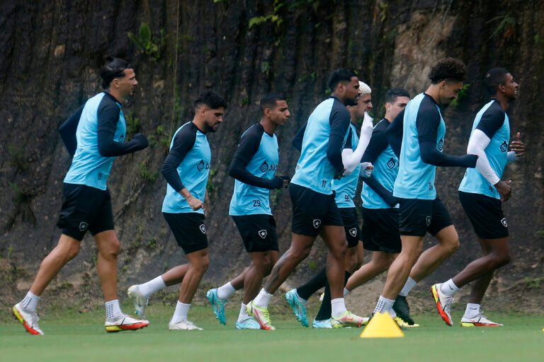 Com reforço, Botafogo divulga lista de relacionados para duelo contra o Atlético Mineiro