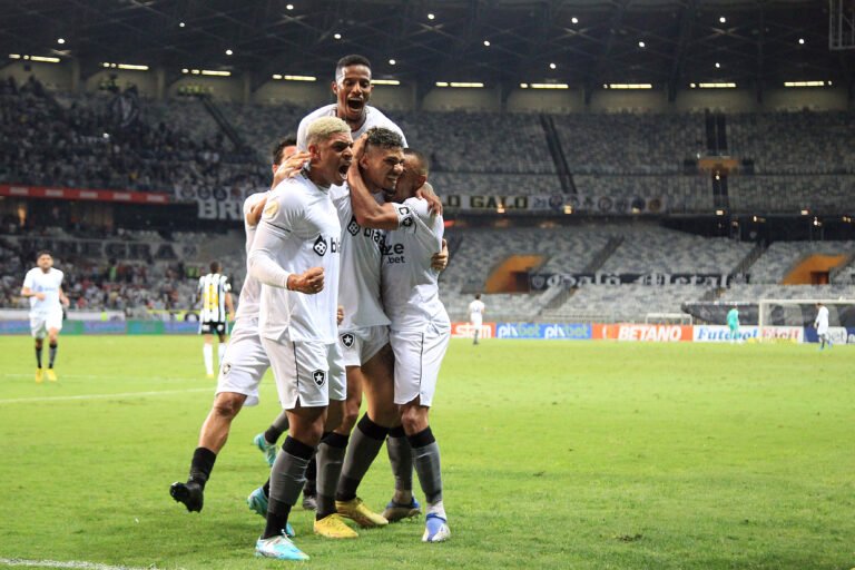 Botafogo divulga lista de relacionados para duelo contra o Santos
