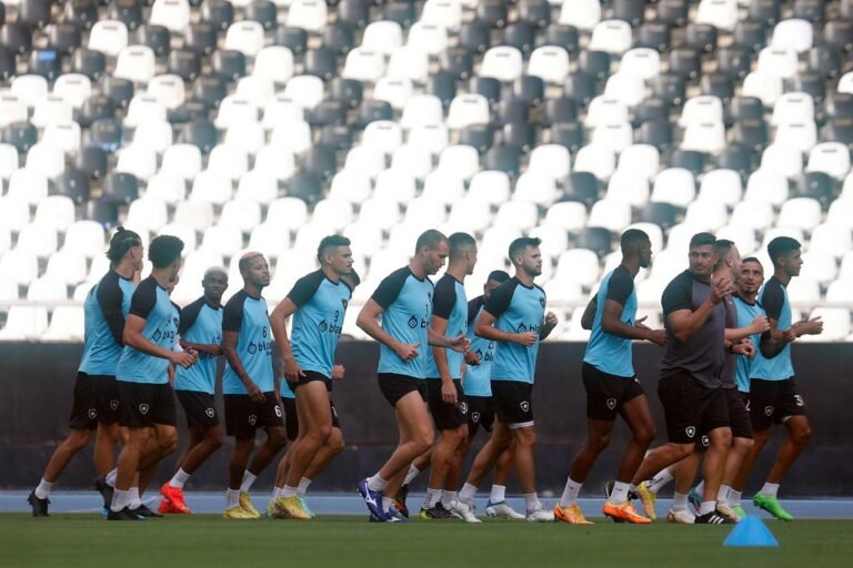 Com jovem da base, Botafogo divulga lista de relacionados para a excursão na Inglaterra