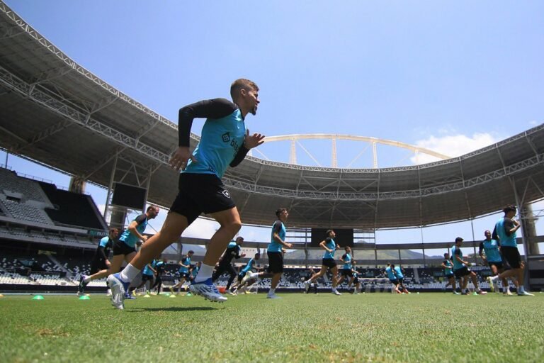 Com voltas, Botafogo divulga lista de relacionados para o duelo decisivo contra o Athletico Paranaense