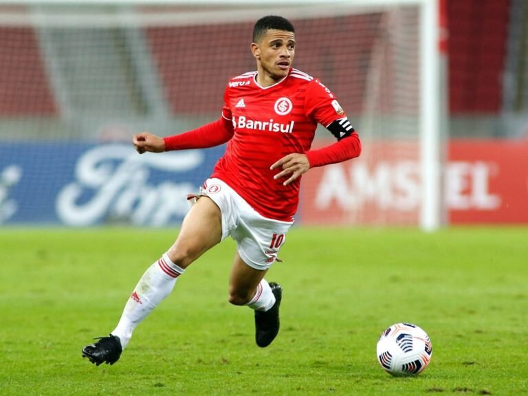 Empresários de Taison negam contato com o Cruzeiro