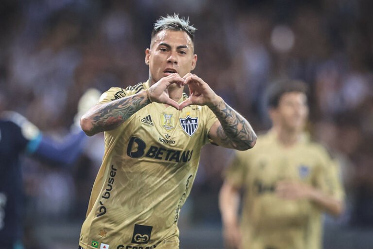 Eduardo Vargas vira peça importante na reta final do Brasileirão e ficará no Atlético, afirma Cuca