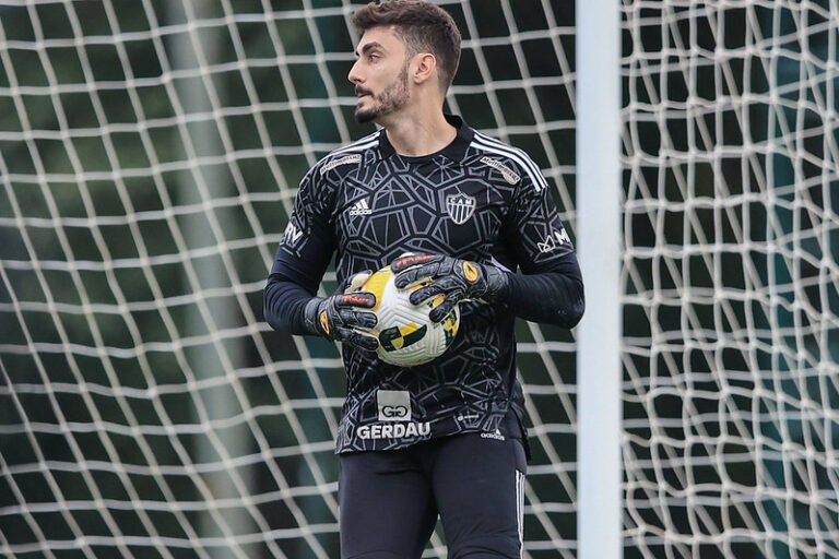 Após consulta do Vasco, Atlético-MG descarta saída de goleiro Rafael