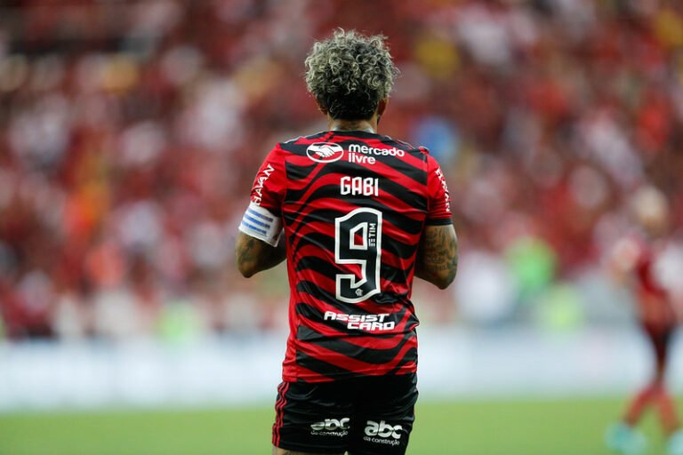 Flamengo decide iniciar conversas para renovar com Gabigol somente em 2023