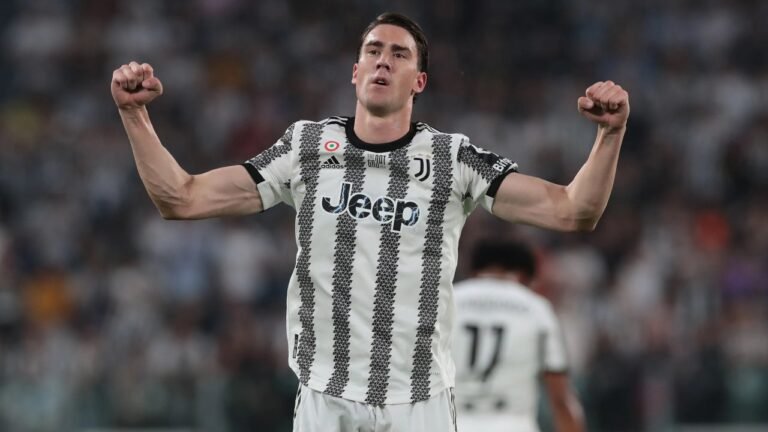 Real Madrid monitora situação de Vlahovic para substituir Benzema