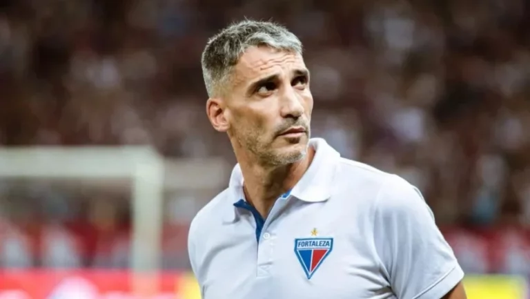 Alvo do Vasco, Vojvoda faz coletiva em ‘clima’ de despedida após classificação