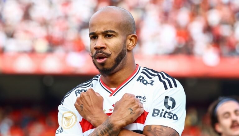 Vasco consulta situação de Patrick, do São Paulo