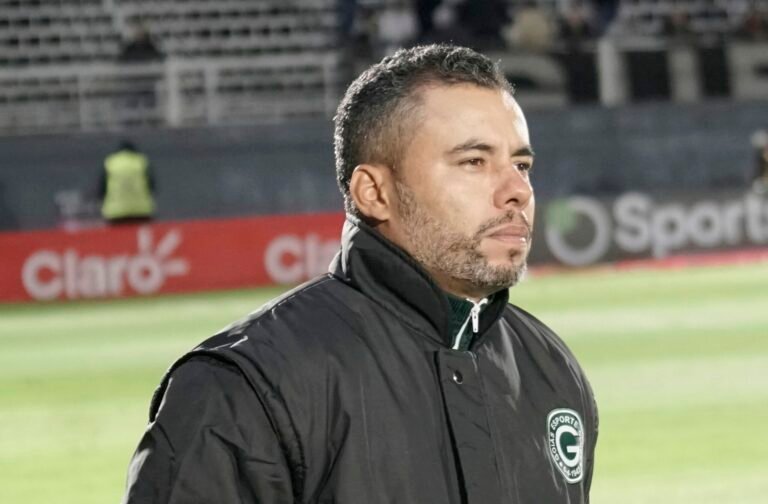 Jair Ventura deixa o comando técnico do Goiás