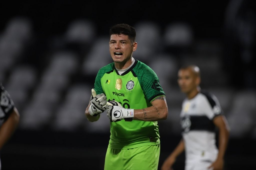 Ceará inicia movimentação para reforçar seu elenco