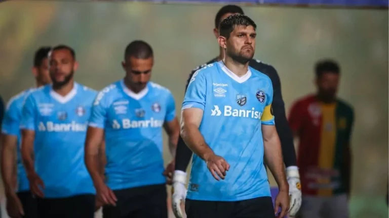 Clubes argentinos pressionam Kannemann que prioriza Grêmio