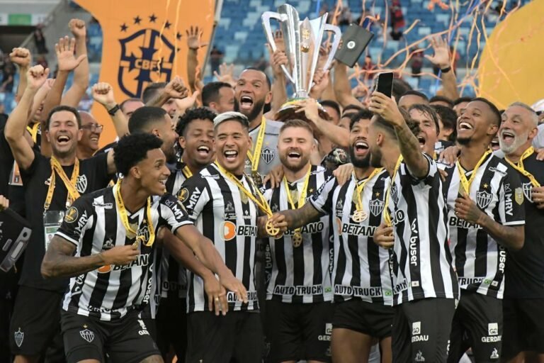 “Apesar de não ser um ano bom, o Galo teve dois títulos”, afirma Cuca sobre 2022