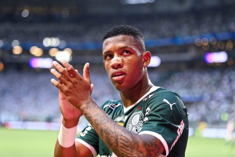 Possível saída de Danilo acende alerta para Palmeiras contratar um substituto
