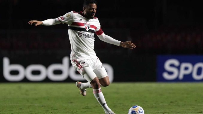 Reinaldo não deve renovar com o São Paulo e tem caminho aberto para reforçar o Fluminense