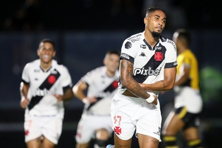 Vasco não renova empréstimo de Fábio Gomes e jogador retorna ao Atlético-MG