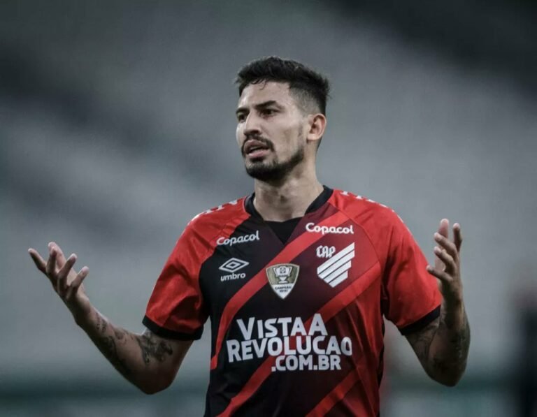Além de Adonis Frías, Atlético-MG tem outros dois zagueiros na mira para 2023