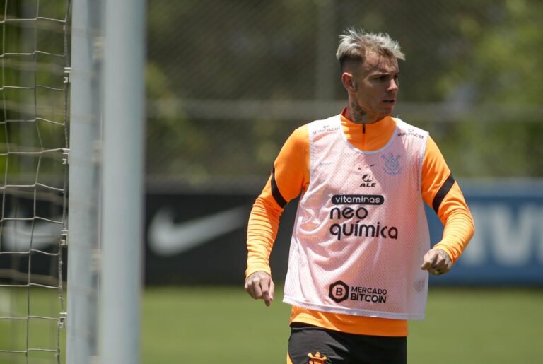 Roger Guedes pediria para deixar o Corinthians caso Vítor Pereira renovasse