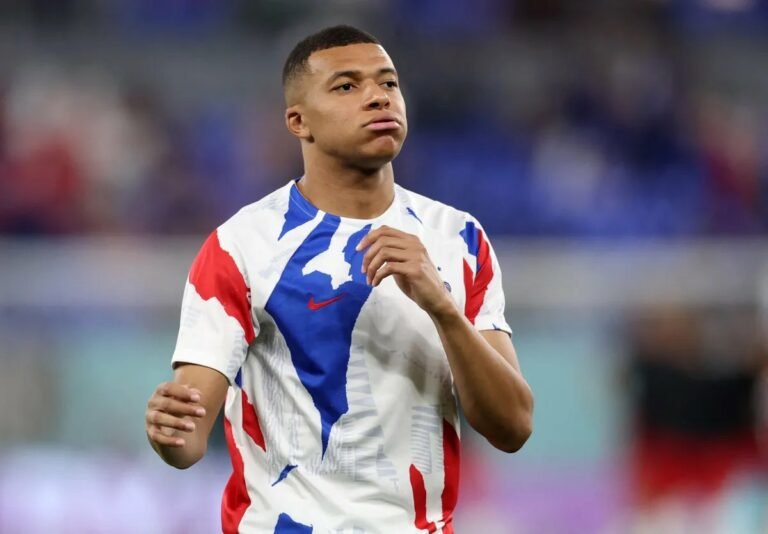 Mbappé se recusa a conceder entrevistas na Copa devido a incerteza de seu futuro no PSG e é multado pela FIFA