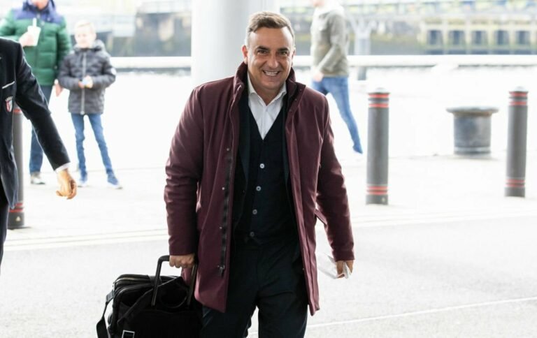 Antigo alvo de clubes brasileiros, Carlos Carvalhal chega à Espanha para se apresentar ao Celta de Vigo