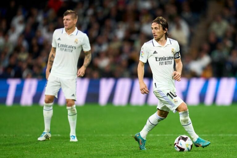 Real Madrid prepara oferta de renovação para Kroos e Modric