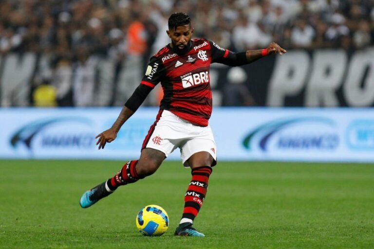 Ex-Flamengo, Rodinei recebeu sondagem do Santos antes de fechar com o Olympiacos