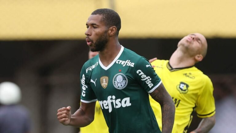 Depois de Jorge, Santos monitora a situação de atacante do Palmeiras