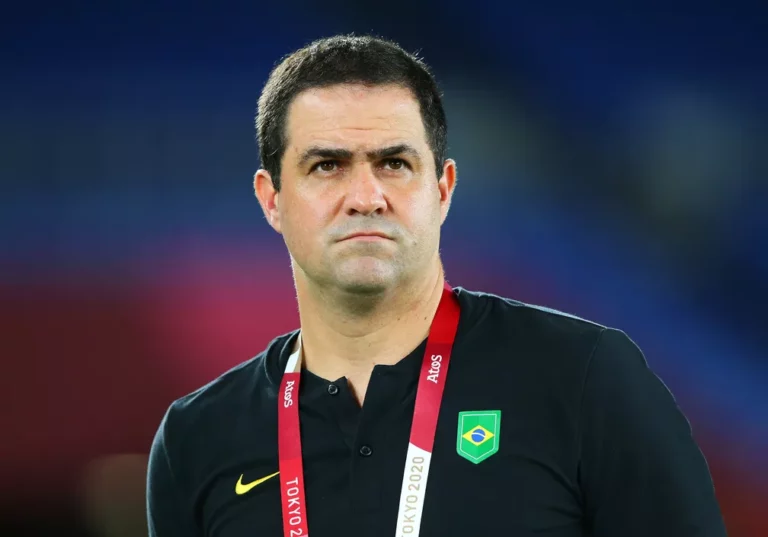 André Jardine ganha força nos bastidores para ser novo técnico do Vasco em 2023