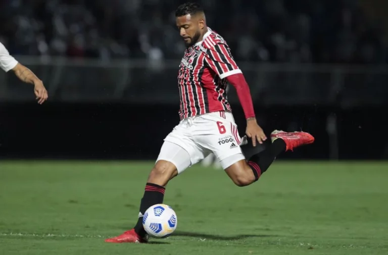 Alvo de diversos clubes, Reinaldo já tem seu futuro definido, diz jornalista