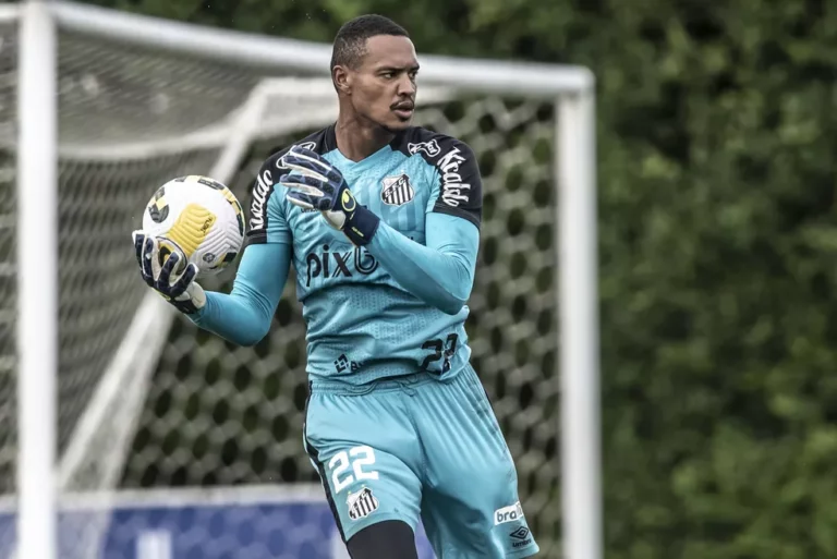 Botafogo deve intensificar as conversas por John, do Santos, nos próximos dias