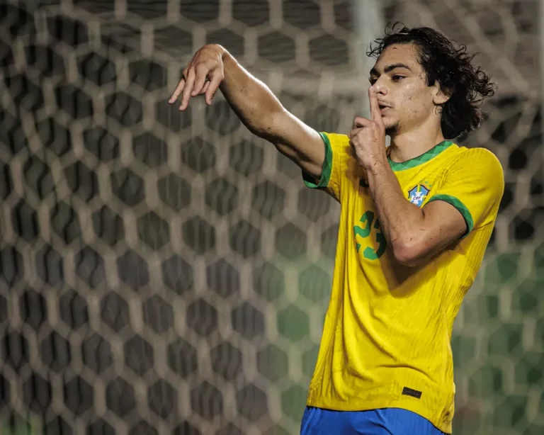 Matheus Nascimento será desfalque do Botafogo contra o Crystal Palace