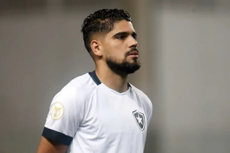 Daniel Borges será desfalque do Botafogo nos amistosos na Inglaterra por Covid-19