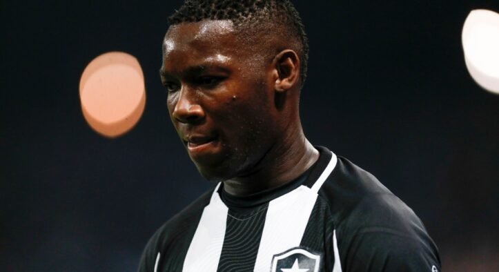 Ex-Palmeiras, Patrick de Paula, deixa o Botafogo