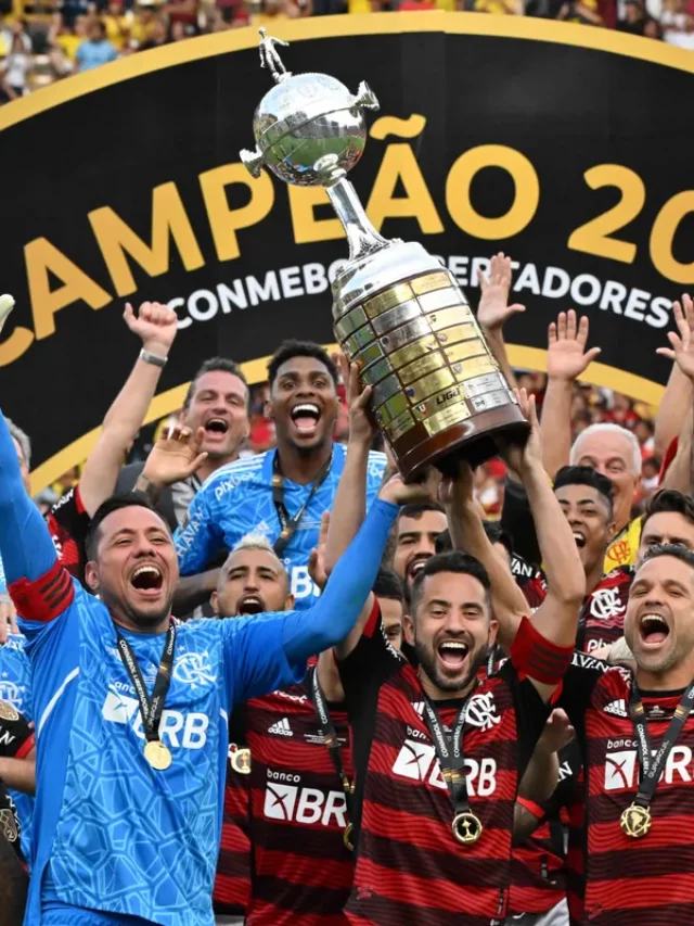 cropped-101004667-players-of-flamengo-celebrate-with-the-trophy-after-winning-the-copa-libertadores-fina.webp