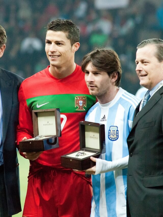 2560px-Cristiano_Ronaldo_(L),_Lionel_Messi_(R)_–_Portugal_vs._Argentina,_9th_February_2011_(1)