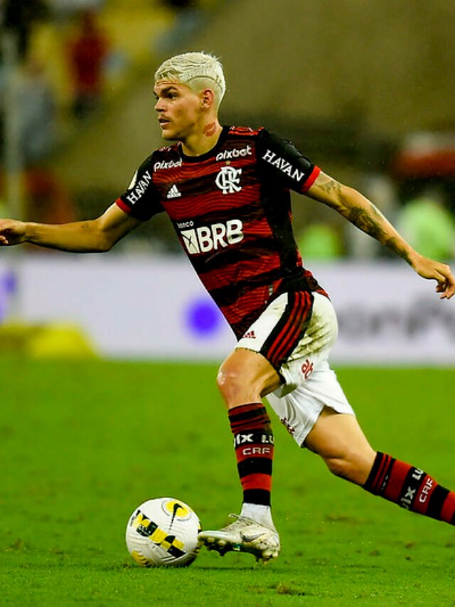 Vai ou fica? Flamengo pode definir futuro de Ayrton Lucas nesta semana