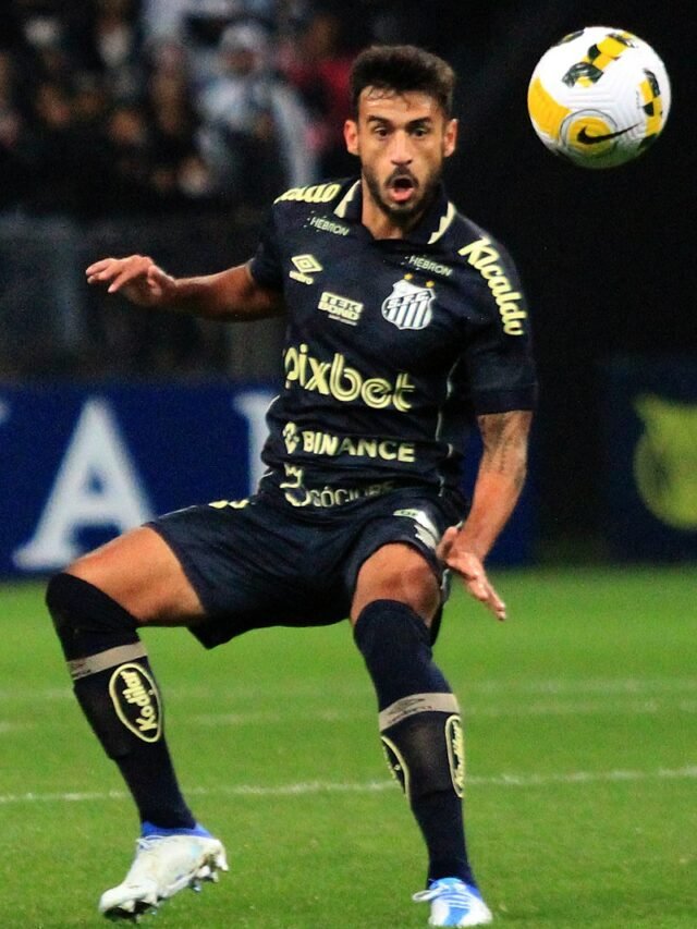 Camacho_-_SÉRIE_A_-_CORINTHIANS_0_X_0_SANTOS_FC_-_52173243351_(cropped)
