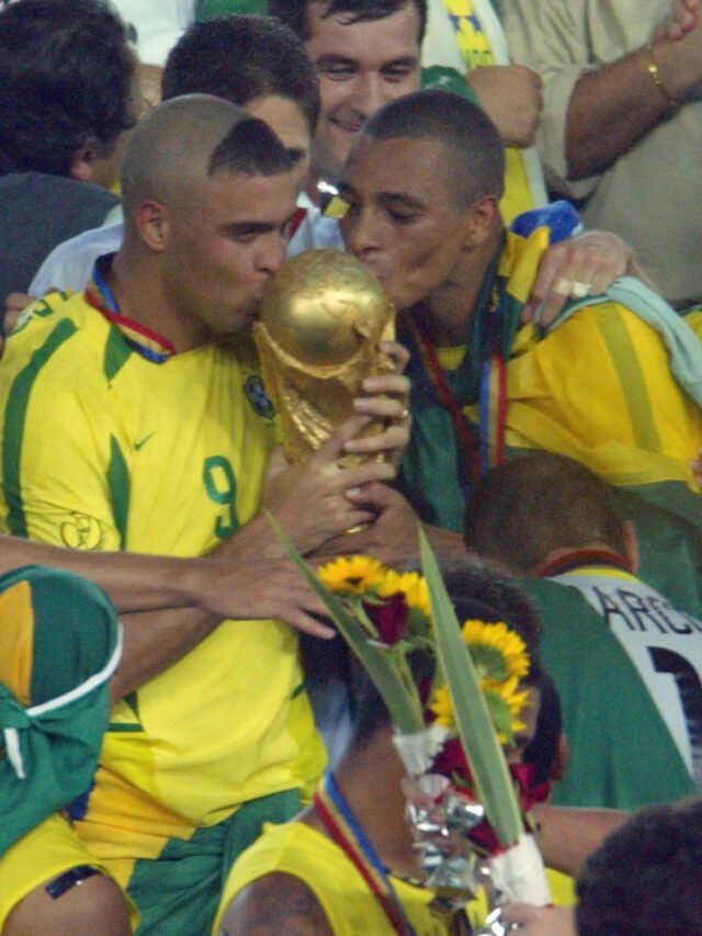 brazils-forward-ronaldo-c-and-midfielder-gilber