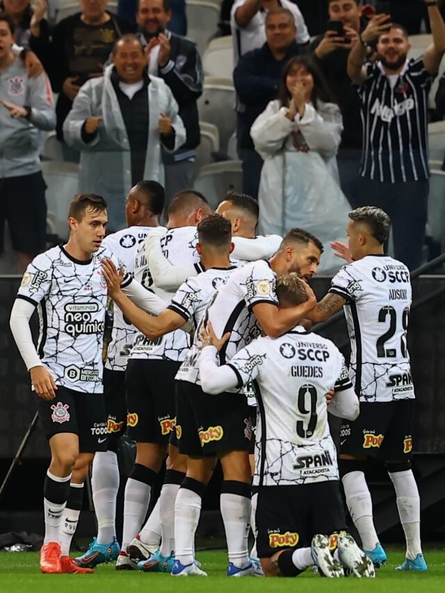 jogadores-do-corinthians-comemoram-o-gol-contra-o-avai-pelo-brasileirao-1650149840700_v2_4x3