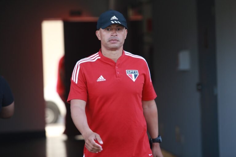 Após despedida do São Paulo, Alex acerta com novo clube para 2023