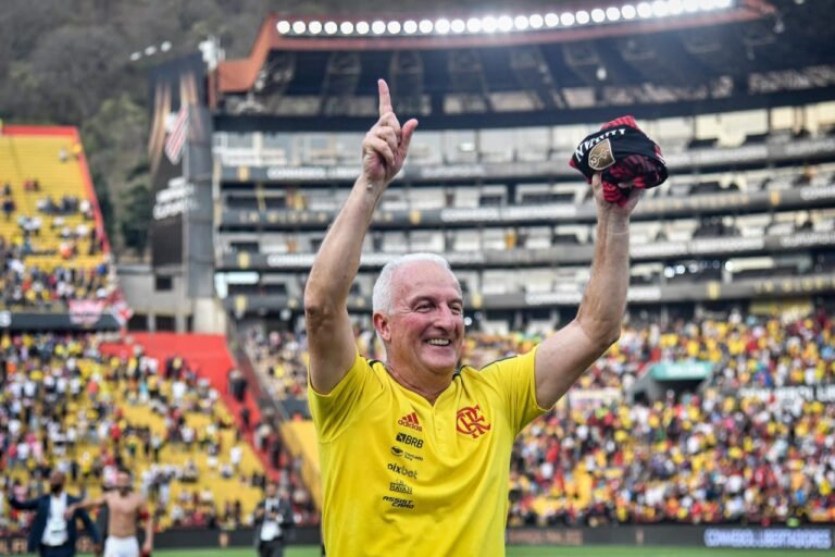 Vasco avalia contratação de Dorival Júnior, ex-técnico do Flamengo