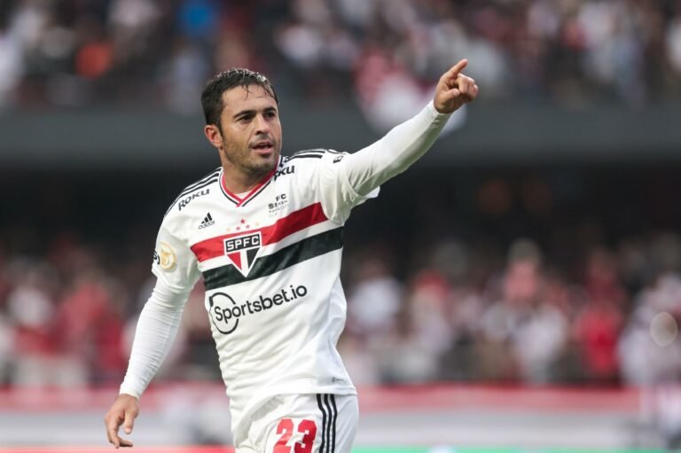 São Paulo acerta pendências com Éder e encaminha saída do atacante