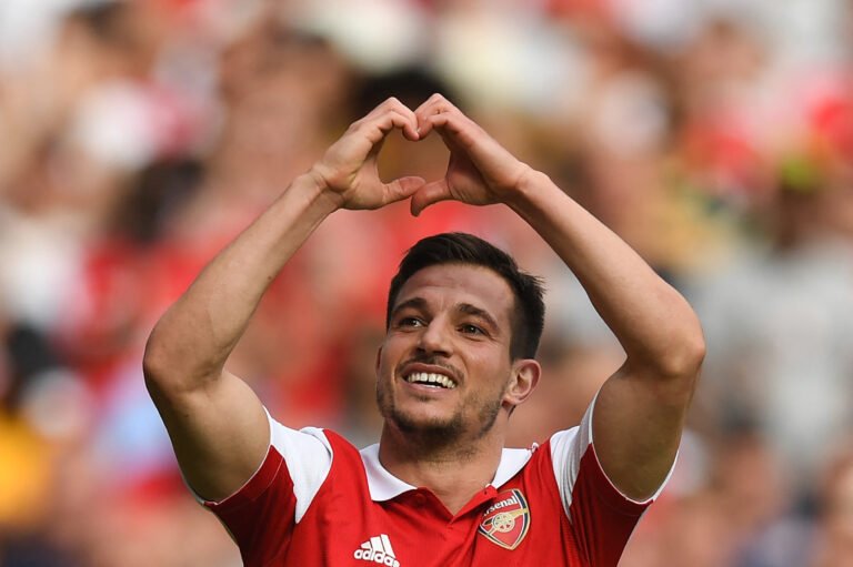 Cédric pode sair do Arsenal e reforçar o Fulham