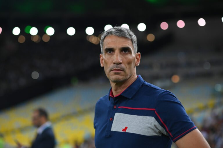 Vojvoda recusa proposta e não vai treinar o Vasco