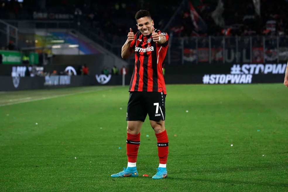 Diretor do Bayer Leverkusen confirma negociação com o Atlético-MG por Paulinho