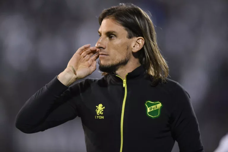 Vasco prioriza Odair, mas monitora dois técnicos estrangeiros